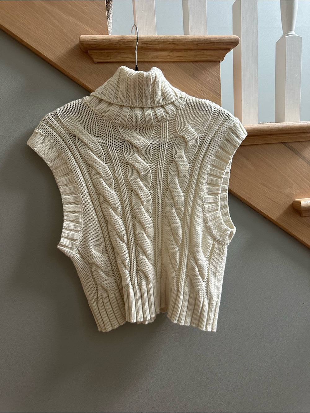 H&M Cream Cable Knit Sleeveless Turtleneck Vest